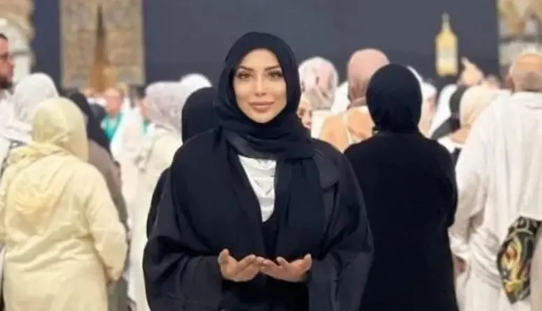 وفاة البلوغر والمؤثرة التونسية فرح القاضي بشكل مفاجئ (فيديو) توفيت البلوغر والمؤثرة التونسية فرح القاضي بشكل مفاجئ بعد ساعات قليلة من نشرها فيديو من رحلتها، هنأت فيه متابعيها بالعي