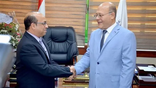 رئيسا جامعة ومدينة سوهاج يناقشان موقف مشروع مستشفى شفاء الأطفال استقبل المهندس شريف عبد البديع، رئيس جهاز مدينة سوهاج الجديدة، الدكتور حسان النعمانى، رئيس جامعة سوهاج، بمقر الجهاز،