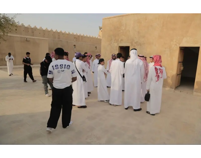 شاهد- 100 شاب يستكشفون تاريخ الأحساء عبر برنامج بصمات الحياة شاهد المقال التالي من صحافة السعودية عن شاهد 100 شاب يستكشفون تاريخ الأحساء عبر برنامج بصمات، نظمت إدارة برامج تكامل ال