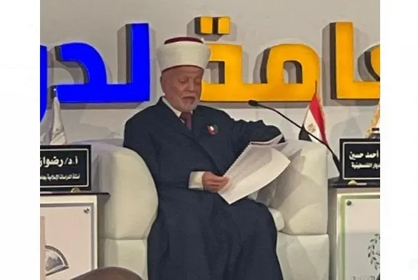 مفتي القدس: الفتوى أداة لتوضيح الأحكام الدينية وتطبيقها في العلاقات الدوليةألقى الشيخ محمد أحمد حسين، مفتي القدس والديار الفلسطينية، كلمة في الجلسة العلمية الثانية بالمؤتمر العالمي