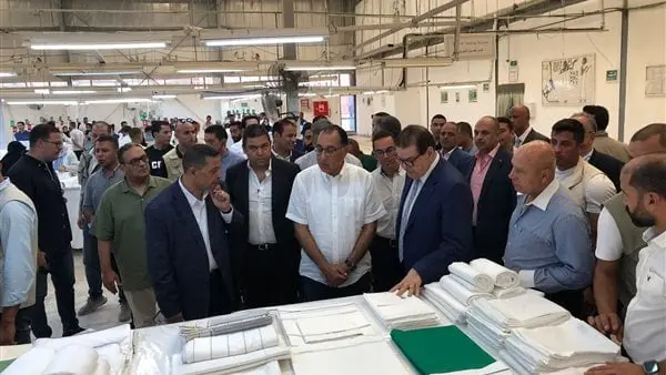 رئيس الوزراء يتفقد مصنع دواء في المنطقة الحرة بالإسكندرية قام الدكتور مصطفى مدبولي، رئيس مجلس الوزراء، ومرافقوه بتفقد مصنع الشركة الأوروبية المصرية للصناعات الدوائية الخاصة بإنتاج