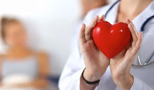 سبب اضطراب معدل ضربات القلب .. احذر هذا المرضنستعرض في السطور التالية، التأثيرات المترتبة على معدل انخفاض أو ارتفاع ضربات القلب، وفقا لما نشره موقع .أسباب ارتفاع أو انخفاض معدل ضرب