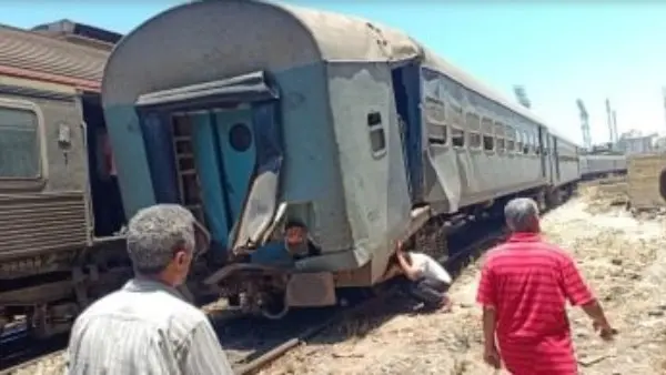 المحافظ ومدير الأمن فى موقع الحادث ...تفاصيل جديدة فى حادث قطار برج العرب توجه الفريق أحمد خالد حسن سعيد محافظ الإسكندرية إلي موقع الحادث فور تلقي غرفة عمليات المحافظة إخطار بوقوع