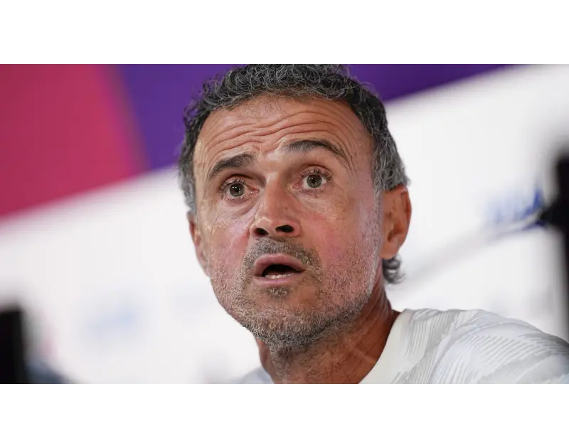 سبب اقالة مدرب منتخب اسبانيا لويس انريكي ومن البديل؟في ختام كأس العالم 2022، شهدت كرة القدم الإسبانية تحولات هامة حيث قررت الاتحاد الإسباني إقالة لويس إنريكي من منصب مدرب منتخب إسب
