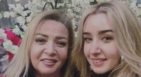 تفاصيل أزمة هنا الزاهد ووالدتها شيرين المنزلاوي.. وسر الكامبوند تعرف على التالي تفاصيل أزمة هنا الزاهد ووالدتها شيرين المنزلاوي.. وسر الكامبوند، الفنانة هنا الزاهد تصدر فيديو لسيدة