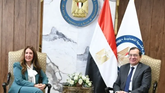 وزير البترول يبحث مع السفيرة الأمريكية بالقاهرة سبل التعاون المشتركبحث وزير البترول والثروة المعدنية، المهندس كريم بدوي، مع سفيرة الولايات المتحدة الأمريكية في مصر، هيرو مصطفى غارغ