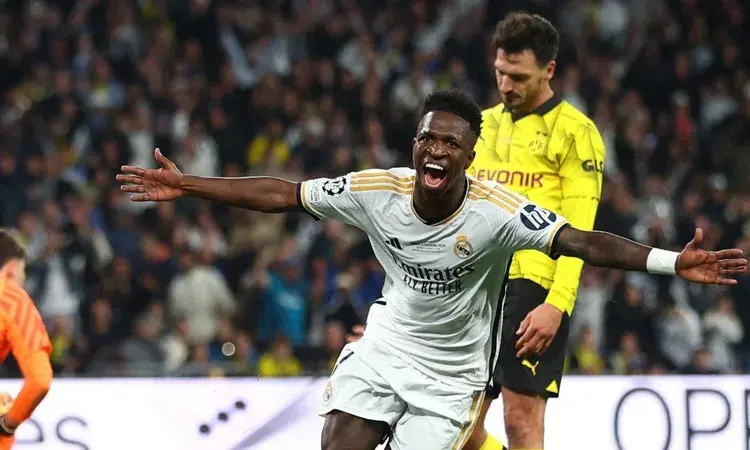 -تشكيل ريال مدريد المتوقع أمام ريال سوسيداد.. مبابي يقود الهجوم .. يستعد الفريق الأول لكرة القدم بنادي ريال مدريد لملاقاة نظيره ومنافسه ريال سوسيداد، اليوم السبت، في تمام الساعة ال