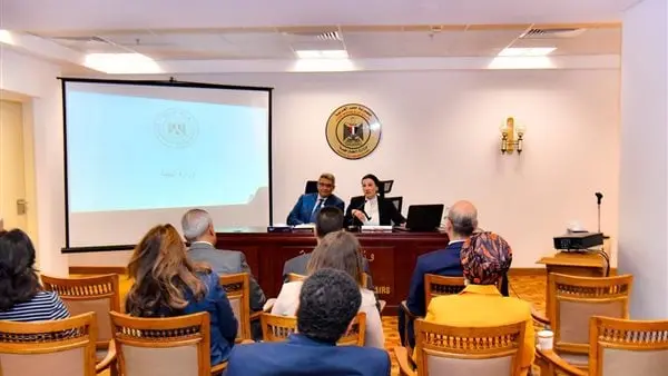 وزيرة البيئة تستعرض أمام سفراء مصر الجدد أبعاد قضايا البيئة والمناخالتقت الدكتورة ياسمين فؤاد وزيرة البيئة، بعدد من سفراء مصر الجدد قبيل سفرهم لتولى مهام البعثات الدبلوماسية المصري