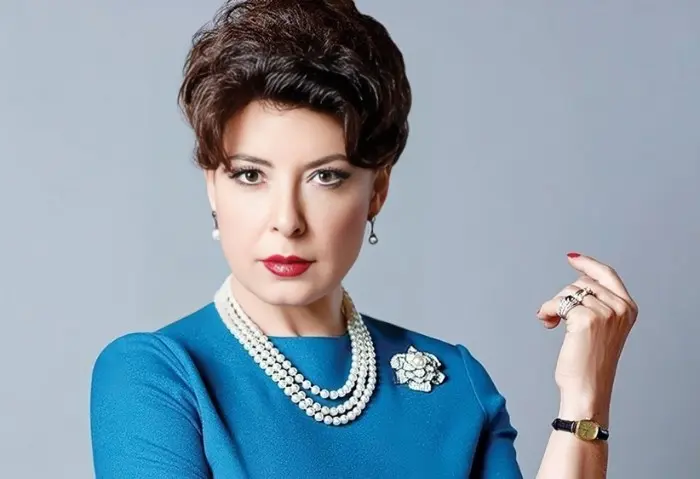 أنوشكا لافاق عربية: كرسي المذيعة صعب وليس لدي مانع في عمل برنامج جديد كشفت الفنانة أنوشكا، كواليس تجربتها بمجال التقديم التلفزيوني، بعد النجاح الكبير الذي حققه برنامجها صالون أنوشك