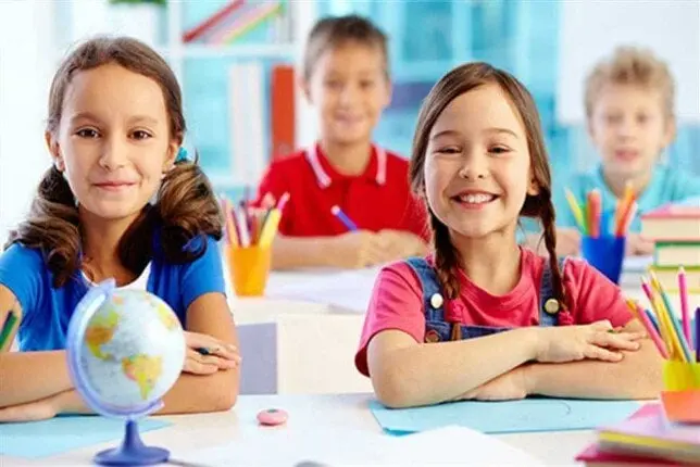 أهم الوجبات وأوقات الراحة والأنشطة أثناء اليوم الدراسي.. خبير أغذية يجيبلا شك أن اتباع أسلوب حياة صحي يشكل إحدى ركائز النمو البدني والعقلي لدي الأطفال والمراهقين في مراحل الدراسة ا