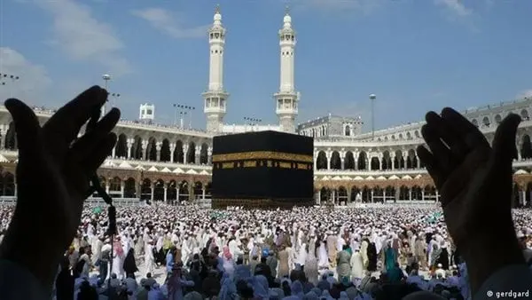 ليه لما بتزور مكة أو المدينة تنام ساعتين وتصحى مرتاح؟..الشعراوي يرد فسر الشيخ محمد متولي الشعراوي، إمام الدعاة رحمة الله عليه، ظاهرة يمر بها كل من ذهب للحج والعمرة فى مكة أو المدين
