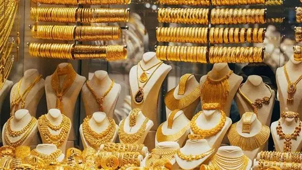 ارتفاع أسعار الذهب وسط توقعات بخفض الفيدرالي الأمريكي الفائدة اليومارتفعت أسعار الذهب بالأسواق المحلية خلال تعاملات اليوم الأربعاء، مع ارتفاع محدود في سعر الأوقية بالبورصة العالمية