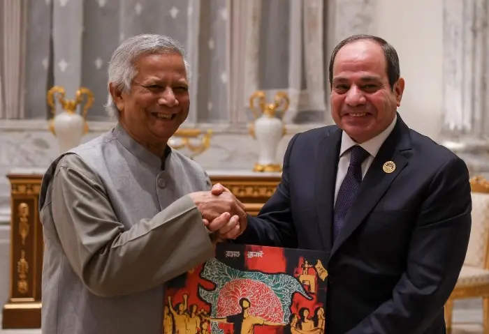 الرئيس السيسي يؤكد مواصلة تعزيز التعاون مع بنجلاديش في شتى المجالات التقى الرئيس عبد الفتاح السيسي، اليوم الخميس، بالدكتور محمد يونس، رئيس الحكومة الانتقالية المؤقتة في بنجلاديش، و