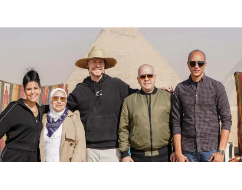 لصيد الأشباح.. مستر بيست يستأجر الأهرامات لمدة 100 ساعة كشف صانع المحتوى والمدون الشهير، جيمس ستيفن دونالدسون، المعروف بلقب مستر بيست، عن استئجاره للأهرامات الثلاثة لمدة 100 ساعة م