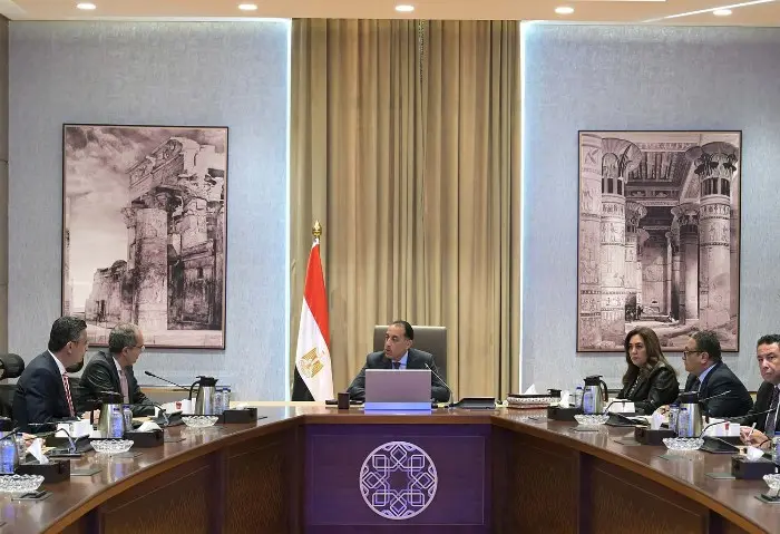 لصرف الدعم التمويني، رئيس الوزراء يستعرض ملامح منظومة الكارت الموحد أكد الدكتور مصطفى مدبولي، رئيس مجلس الوزراء حرص الحكومة على حوكمة إجراءات منظومة الدعم بأفضل السبل والآليات المم