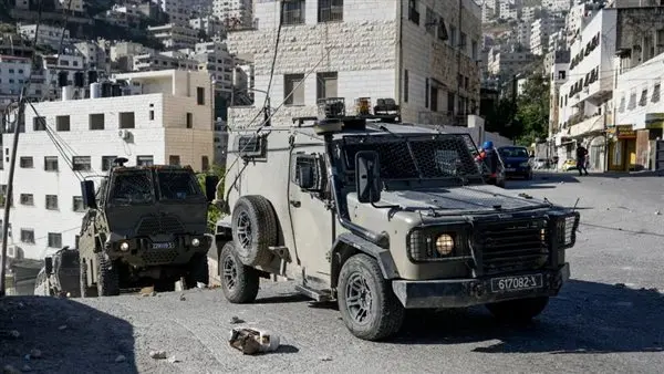 جيش الاحتلال يصدق على خطة لسحب قواته سريعا من مناطق واسعة بغزة كشفت صحيفة هآرتس العبرية في تقرير لها اليوم السبت، عن مصادر قولها، بأن جيش الاحتلال الإسرائيلي صدق على خطة لسحب قوات