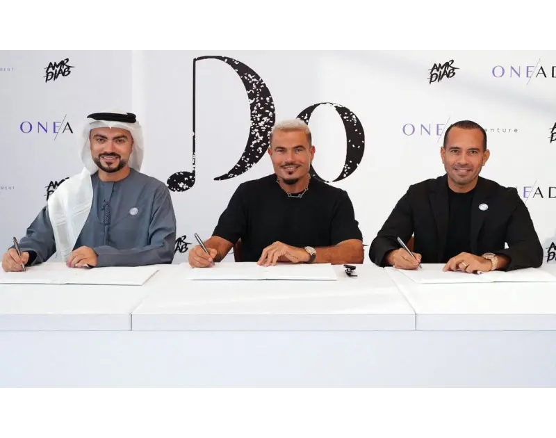 بتقنية الذكاء الاصطناعي.. عمرو دياب يطلق سلسلة فنادق فاخرة في 4 دول دخل الهضبة عالم البيزنس من أوسع أبوابه؛ حيث أطلق عمرو دياب أول سلسلة فنادق فاخرة تعمل في 4 دول بتقنية الذكاء الا