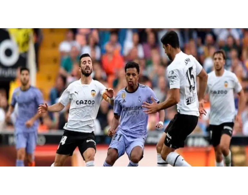 عودة ألابا.. تشكيل ريال مدريد ضد لاس بالماس المتوقع يستعد ريال مدريد لملاقاة لاس بالماس اليوم الأحد، ضمن منافسات الجولة ال20 من الدوري الإسباني لكرة القدم، حيث يطمح الفريق الملكي ل