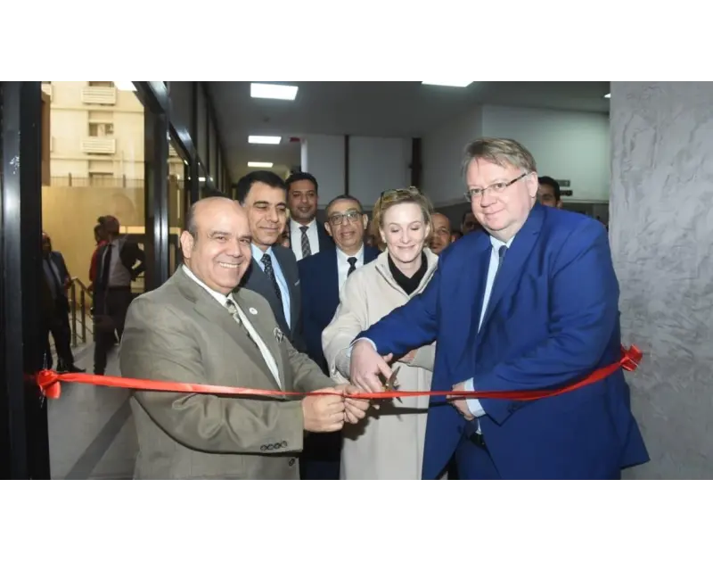 مساعدا وزير العدل يشاركان في افتتاح مكاتب المساعدة القانونية للقضايا العمالية شارك المستشار ربيع قاسم مساعد وزير العدل لشؤون أبنية دور المحاكم والشهر العقاري، نيابة عن المستشار عدن