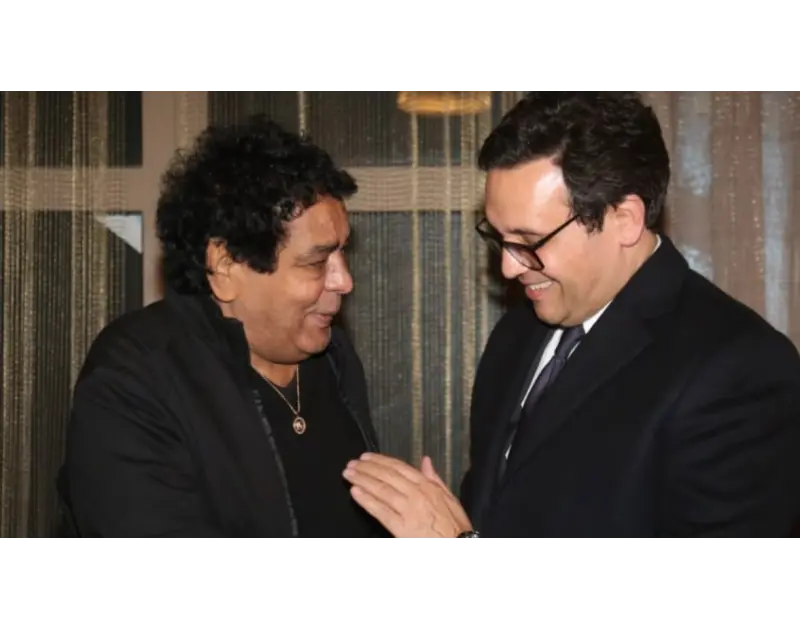 محمد منير عقب تكريمه من وزير الثقافة: فخور إني صناعة مصرية حرص وزير الثقافة الدكتور أحمد فؤاد هنو في لفتة تعكس التقدير والاعتزاز برموز الفن والثقافة في مصر، على زيارة الفنان القدير
