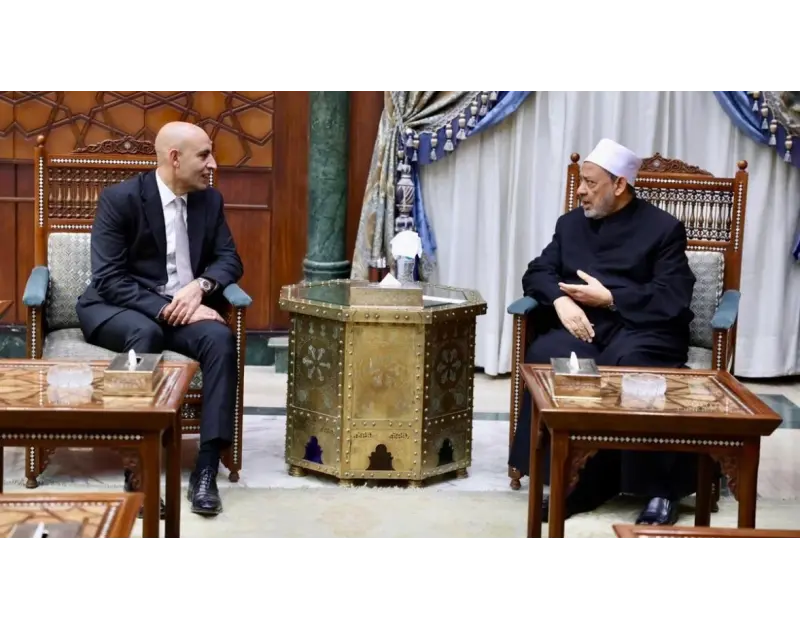 شيخ الأزهر: الغزو الثقافي يصدر لنا المثلية تحت شعار الحقوق والحريات أكد شيخ الأزهر الأمام أحمد الطيب، ضرورة تبني استراتيجية تعليم تراعي الاحتياجات الأساسية لشبابنا العربي، تربطهم ب