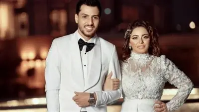بعد الشائعات والمطاردة.. وليد سامي يحسم الجدل ويعلن الانفصال عن إلهام عبد البديع فاجأ المنتج وليد سامي متابعيه بإعلان انفصاله رسميا عن الفنانة إلهام عبد البديع، بعد فترة من الأزمات