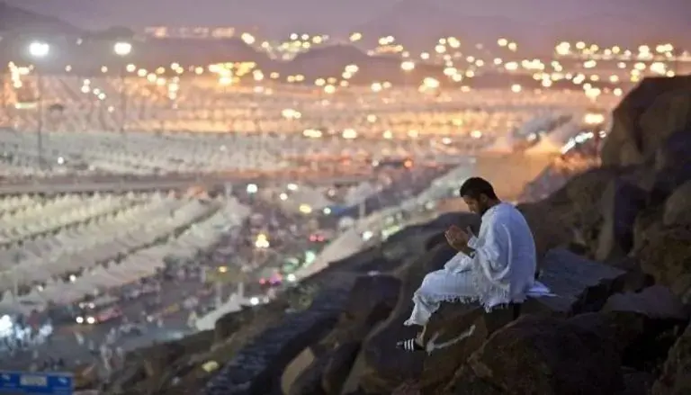 في أيام الخير.. ماذا كان يفعل النبي ﷺ في العشر الأوائل من ذي الحجة؟ مع إطلالة العشر الأوائل من ذي الحجة، تتجه القلوب المؤمنة إلى الإكثار من الطاعات، فهذه الأيام المباركة أقسم الله