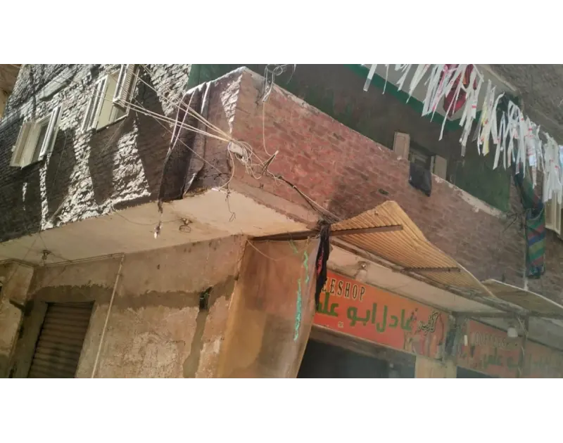 ثلاثة قلوب مكسورة.. مأساة فتيات بعد رحيل الأم وسجن الأب في بشتيل (فيديو) في أحد شوارع بشتيل وبالتحديد في شارع حنفي غنيم، كان هناك منزل بسيط تسكنه أسرة صغيرة، أم طيبة تدعى مرفت عثما
