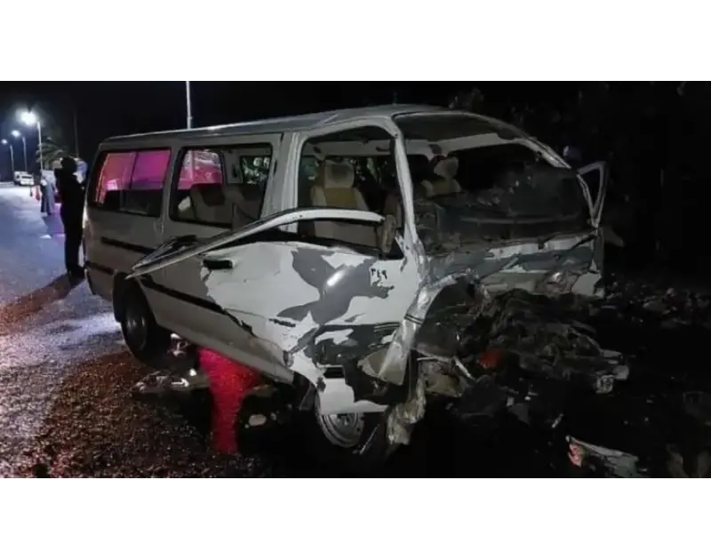 جثة و4 مصابين في انقلاب ميكروباص أعلى محور 26 يوليو لقي شخص مصرعه وأصيب 4 آخرون إثر انقلاب ميكروباص أعلى محور 26 يوليو في الاتجاه القادم من ميدان لبنان باتجاه مدينة 6 أكتوبر والشيخ