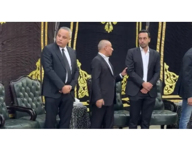 وزير الثقافة وأحمد موسى في عزاء الكاتب محمد عبدالمنعم (فيديو) شهد عزاء الكاتب الصحفي الكبير محمد عبدالمنعم، حضور عدد من الفنانين والإعلاميين إلى مسجد عمر مكرم الذي يقام اليوم الخمي