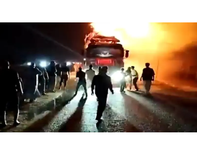 السيطرة على حريق نشب في سيارة محملة بالتبن في الفيوم تمكنت قوات الحماية المدنية بمديرية أمن الفيوم من السيطرة على حريق اندلع في سيارة نقل محملة بالتبن أثناء سيرها بعزبة بعبش التابع
