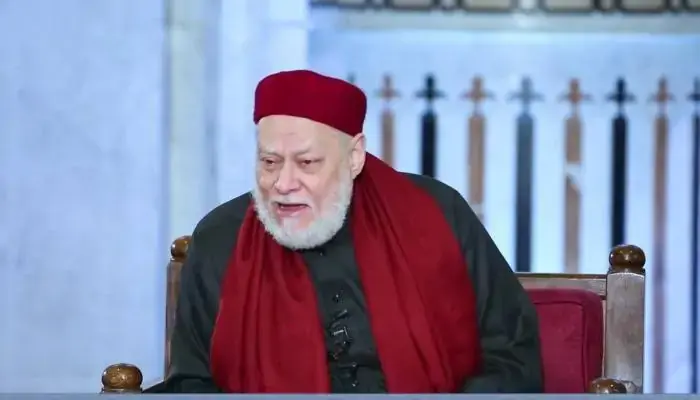 ليه الموت مصيبة؟.. علي جمعة يشرح بلغة القلوب ويكشف ما بعد الرحيل كشف علي جمعة، عضو هيئة كبار العلماء بالأزهر الشريف، عن فلسفة الابتلاء بالموت، ولماذا سمي بالمصيبة، مشيرا إلى أن الم