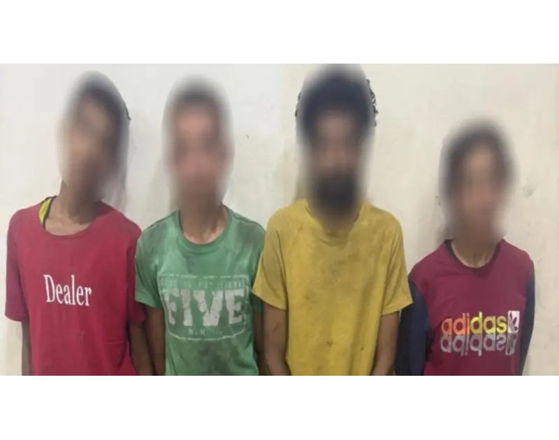 الأمن يكشف تفاصيل فيديو سرقة لمبات السيارات بالسويس تمكنت الأجهزة الأمنية بوزارة الداخلية من كشف ملابسات مقطع فيديو تم تداوله عبر مواقع التواصل الاجتماعي، يظهر فيه عدد من الأشخاص،