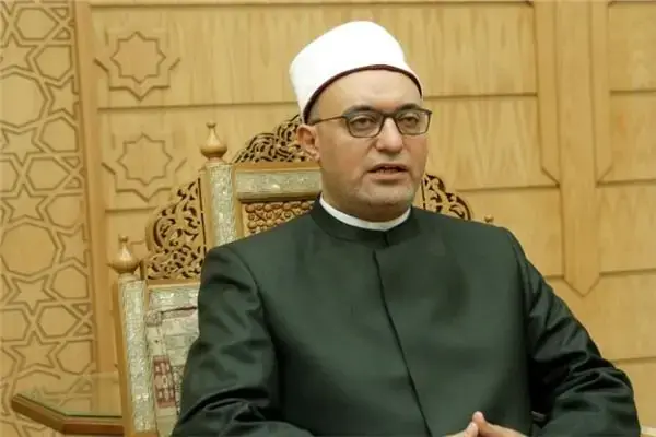 المفتي نظير عياد للحجيج: تراحموا وتعاملوا بسكينة وجه فضيلة الدكتور نظير عياد، مفتي الجمهورية، رسالة مهمة إلى حجاج بيت الله الحرام في هذه الأيام المباركة، دعاهم فيها إلى الالتزام بأ