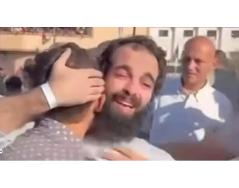 لحظة تلقي ناجي الجعفراوي خبر استشهاد شقيقه صالح (فيديو)