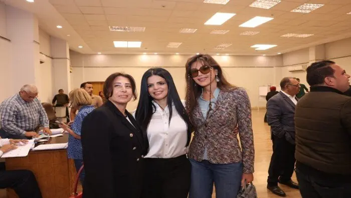 ريهام حجاج تشارك في الانتخابات البرلمانية وتدلي بصوتها بالزمالك اليوم