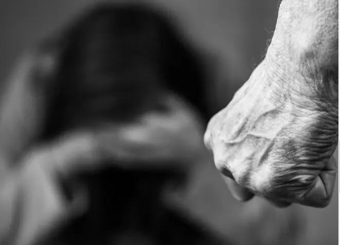 ممرض تحرش بزميلته داخل عيادة في التجمع : 100 اخص عليك
