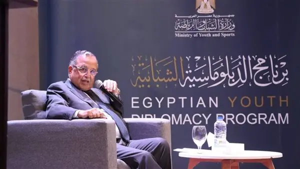 وزير الشباب والرياضة يهنئ نبيل فهمي بتوليه أمين عام جامعة الدول العربية