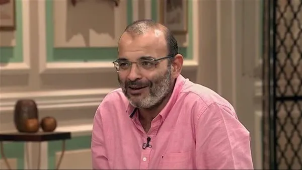 أيمن بهجت قمر يعلن وفاة زوج خالته: «نرجو الدعاء»