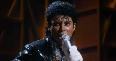 مخرج فيلم Michael يعلق على الجدل حول مايكل جاكسون قبل العرض
