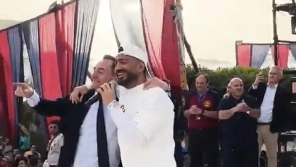 “غنّينا تامر حسني يكشف كواليس لقائه بالسفير الفرنسي