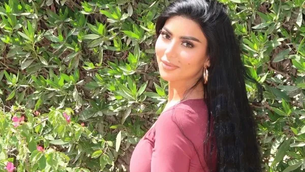 كارولين عزمي تحتفل مع أبطال فيلمها «محمود التاني»