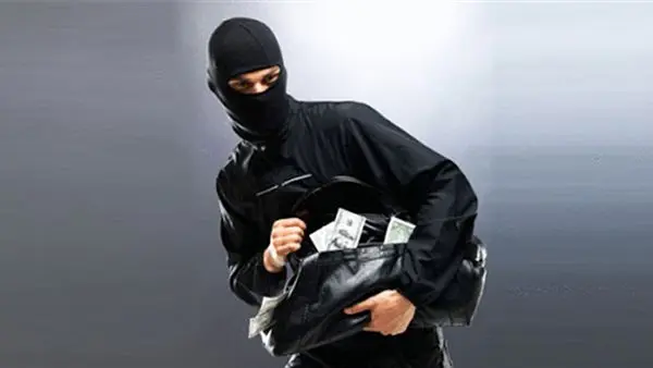 سقوط تشكيل عصابي انتحل صفة رجال شرطة لسرقة 2.7 مليون جنيه بالعمرانية