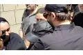 باس راسها.. كريم عبدالعزيز يواسي منة شلبي في جنازة والدها