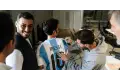 علي العربي. مخرج مصري لعب مع ميسي وارتدى فانلته