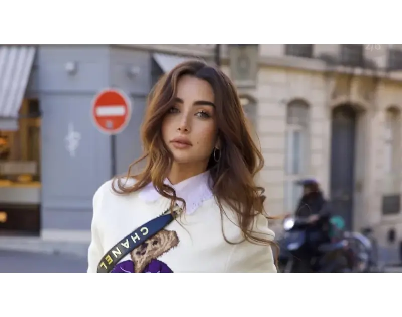 هنا الزاهد في 3 إطلالات ستريت ستايل مريحة للسفر (صور وفيديو)