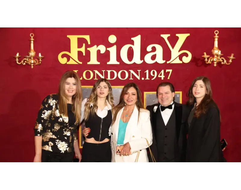 أبرزهم ليلى علوي. نجوم الفن يحتفلون بالعرض الأول لمسرحية Friday