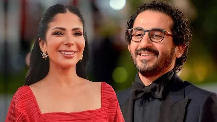بـ أحمد حلمي يستعرض صورة رسمها منى زكي في التسعينات لأول مرة
