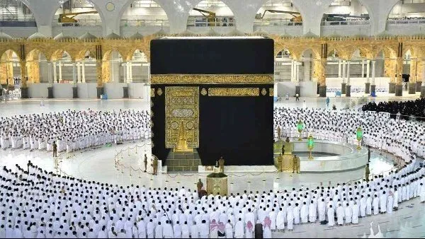 عالم بالأوقاف: بركة الصالحين تعم الجماعة في الحج والصلاة وجبر الخاطر أعظم أبواب الأجر