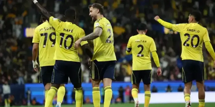 النصر يقهر بطل آسيا بثنائية رونالدو وكومان ويقترب من الدرع
